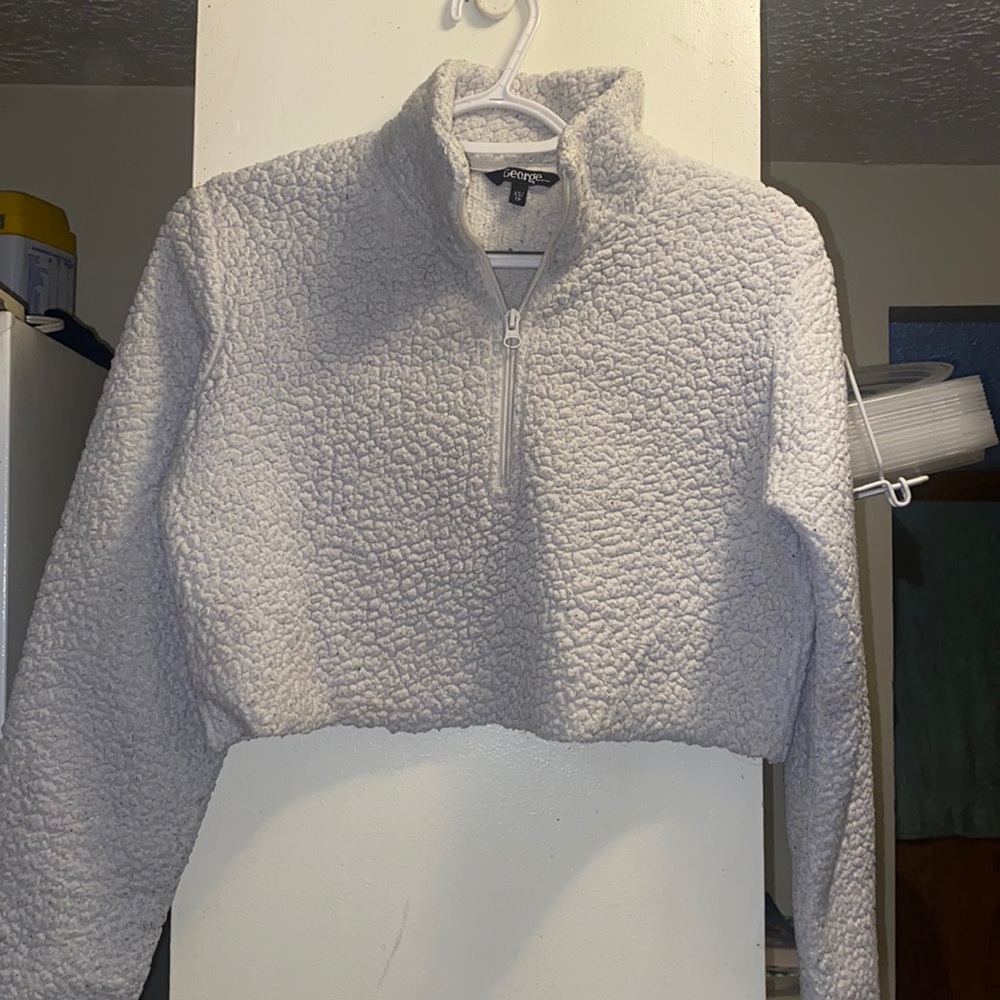 XS cropped fluffy sweater